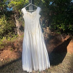 Ivory Lace Wedding Gown